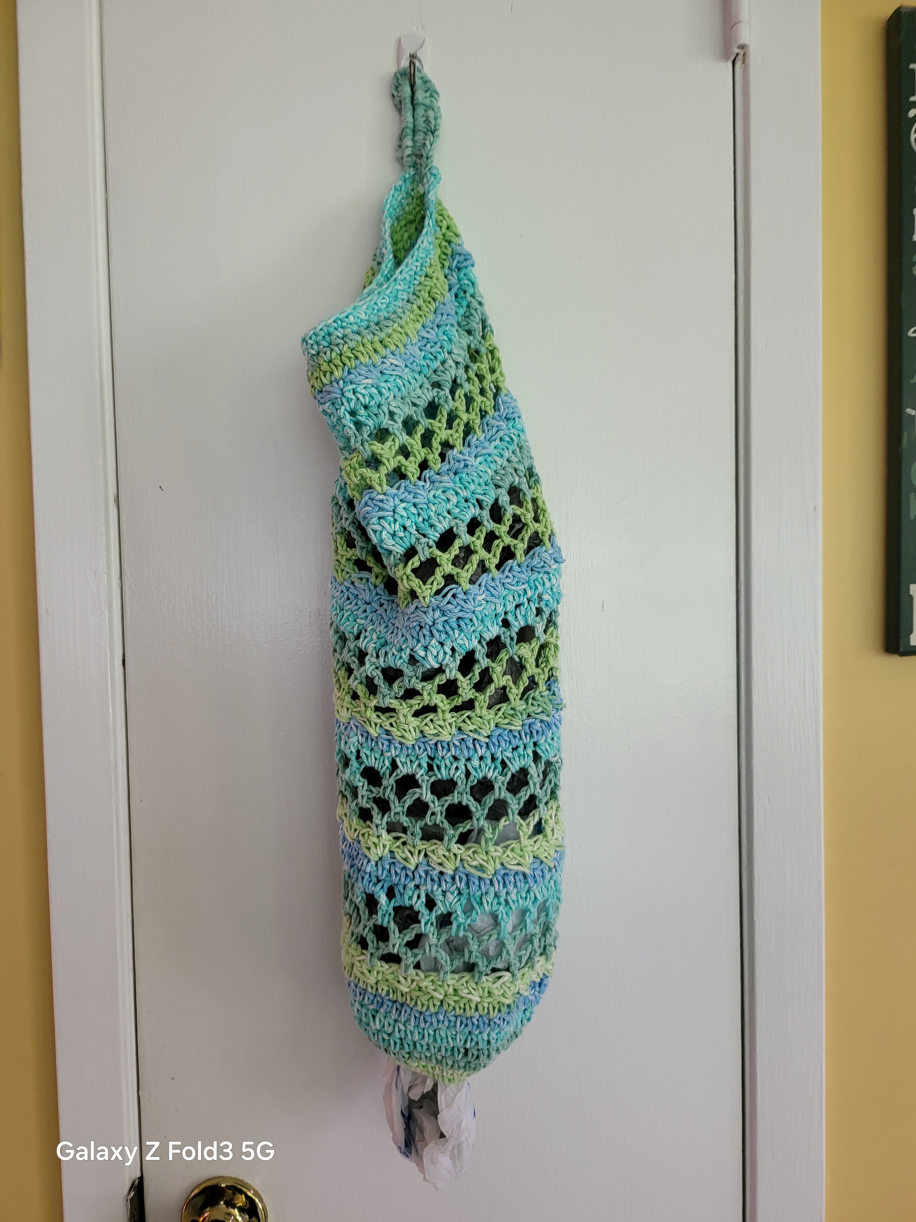 Crochet plastic bag holder