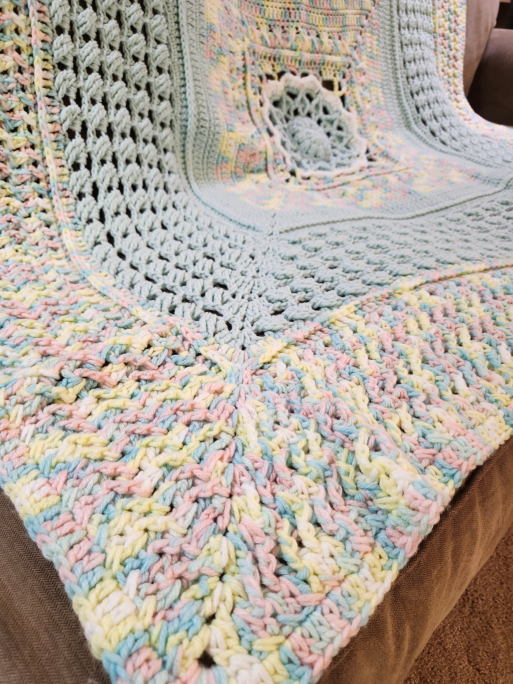 🌞 Sunburst Crochet Blanket – Handmade 49” Square | 70” Diagonal