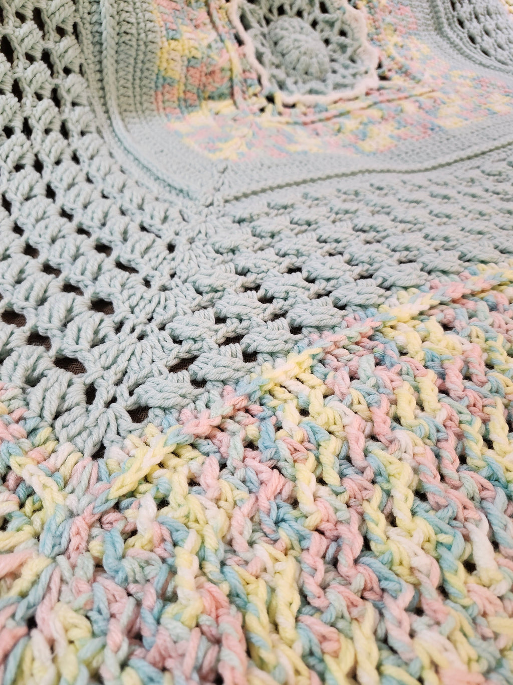 🌞 Sunburst Crochet Blanket – Handmade 49” Square | 70” Diagonal