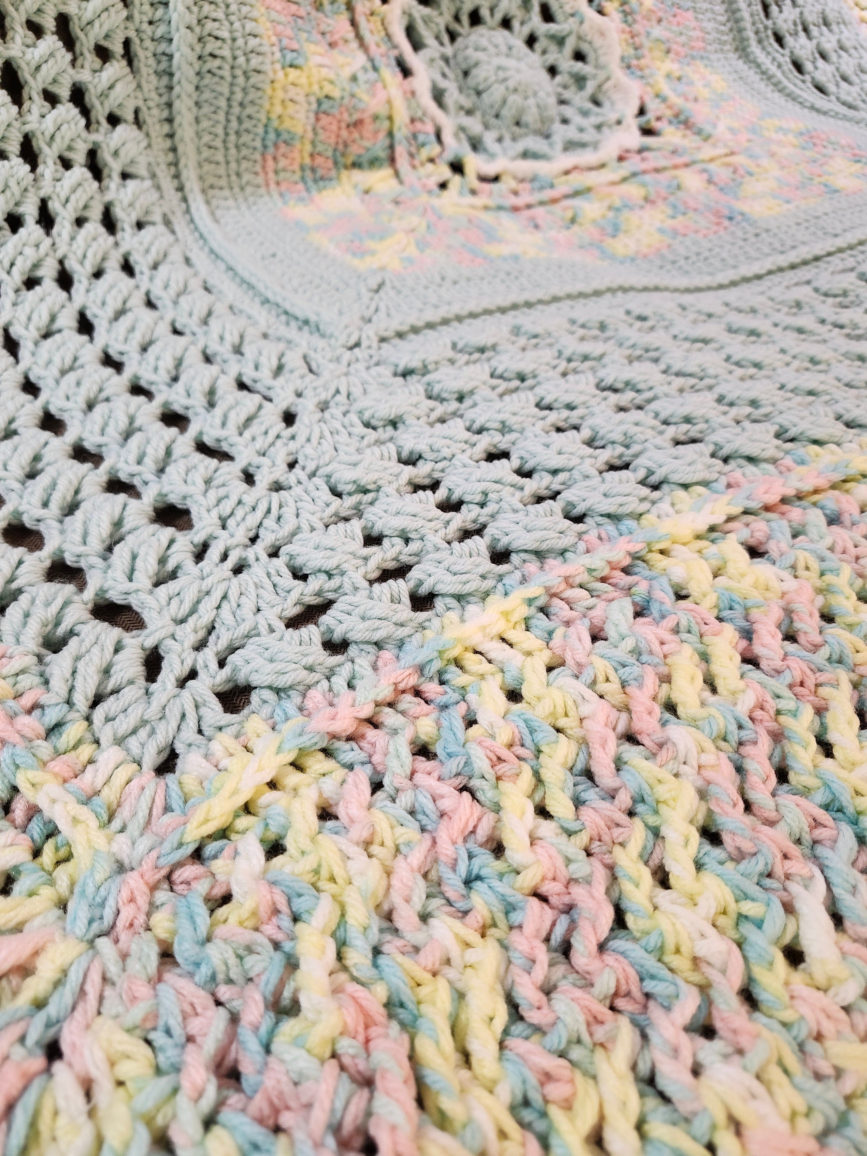 🌞 Sunburst Crochet Blanket – Handmade 49” Square | 70” Diagonal