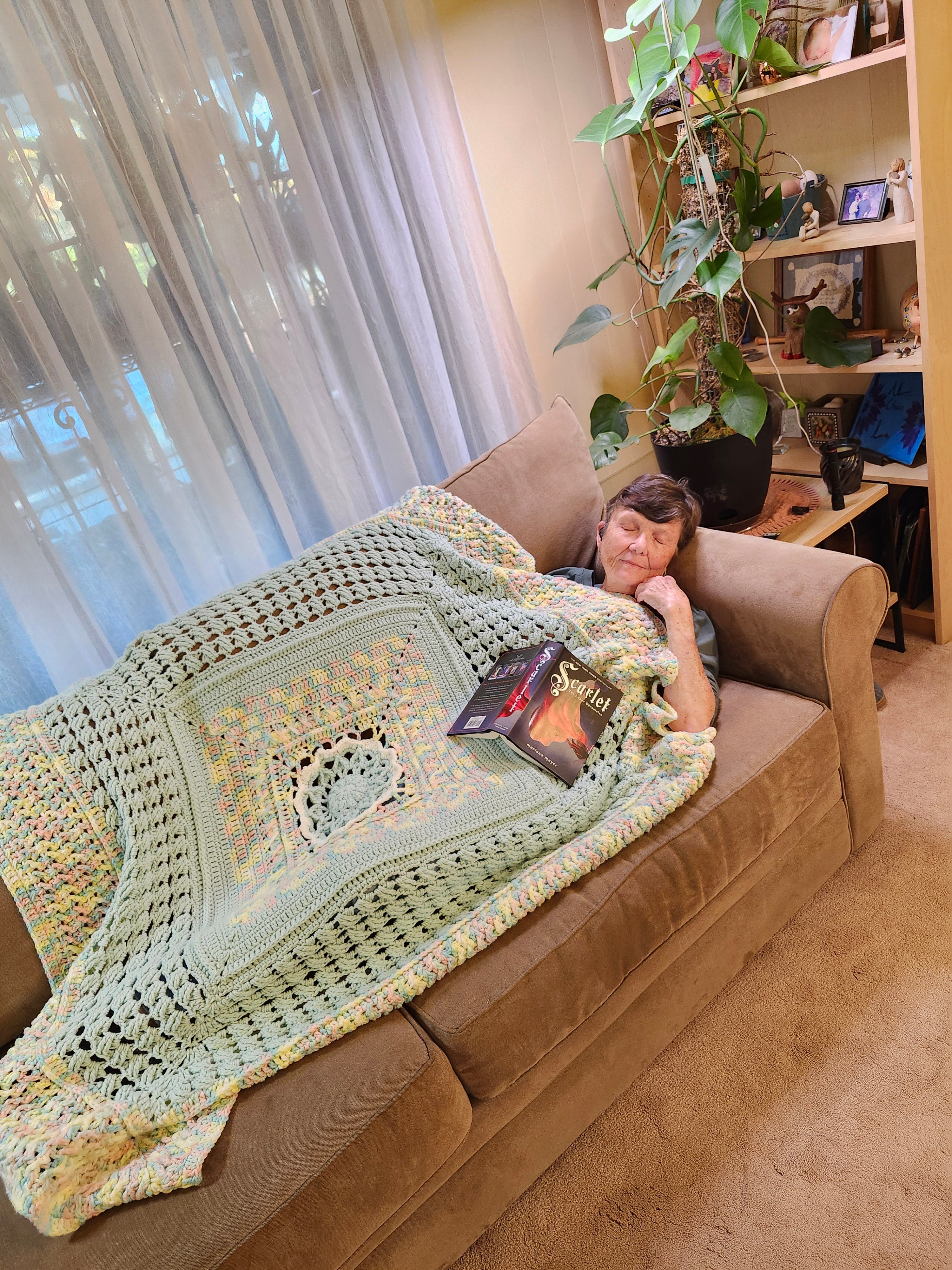 🌞 Sunburst Crochet Blanket – Handmade 49” Square | 70” Diagonal