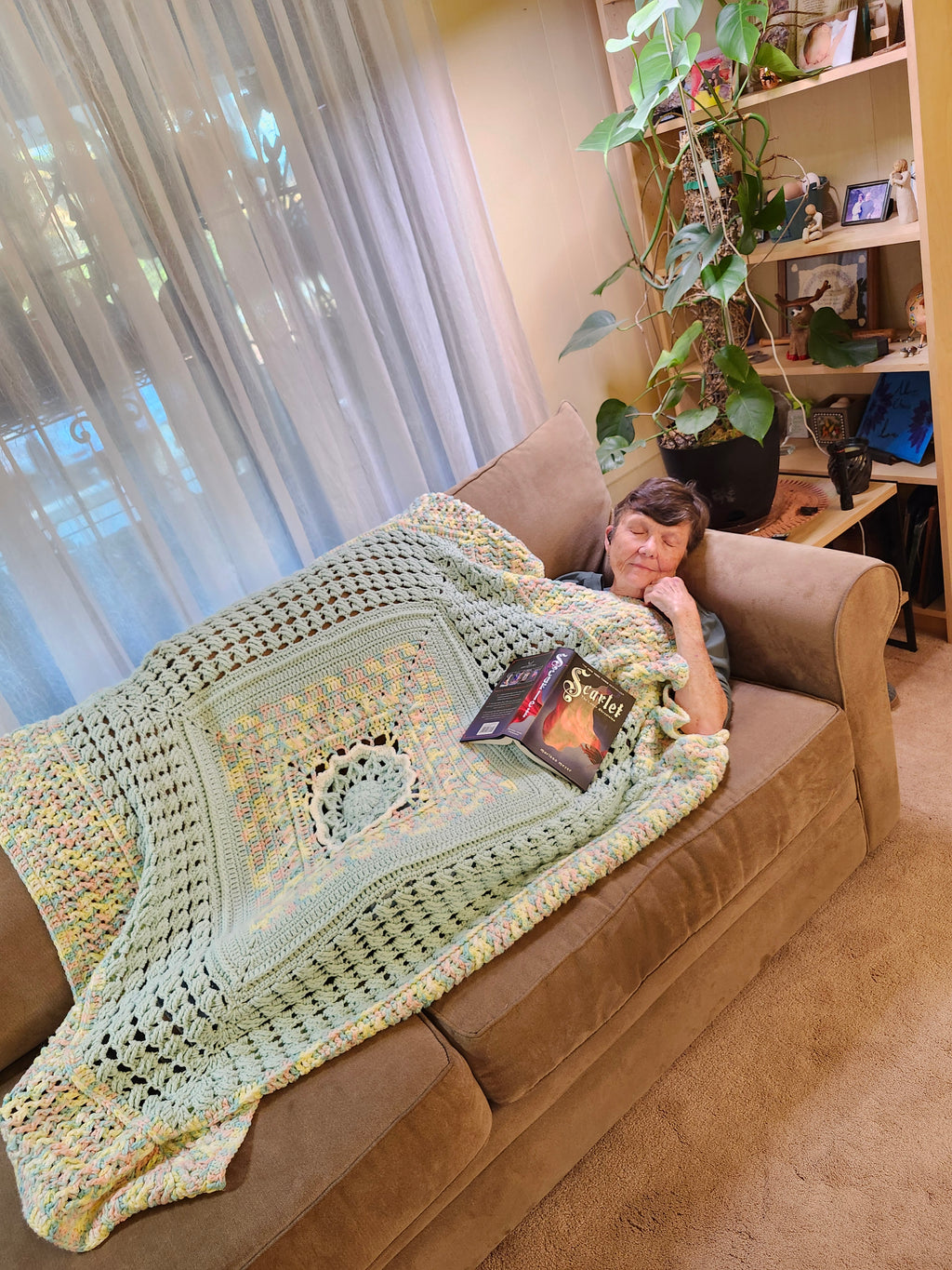 🌞 Sunburst Crochet Blanket – Handmade 49” Square | 70” Diagonal