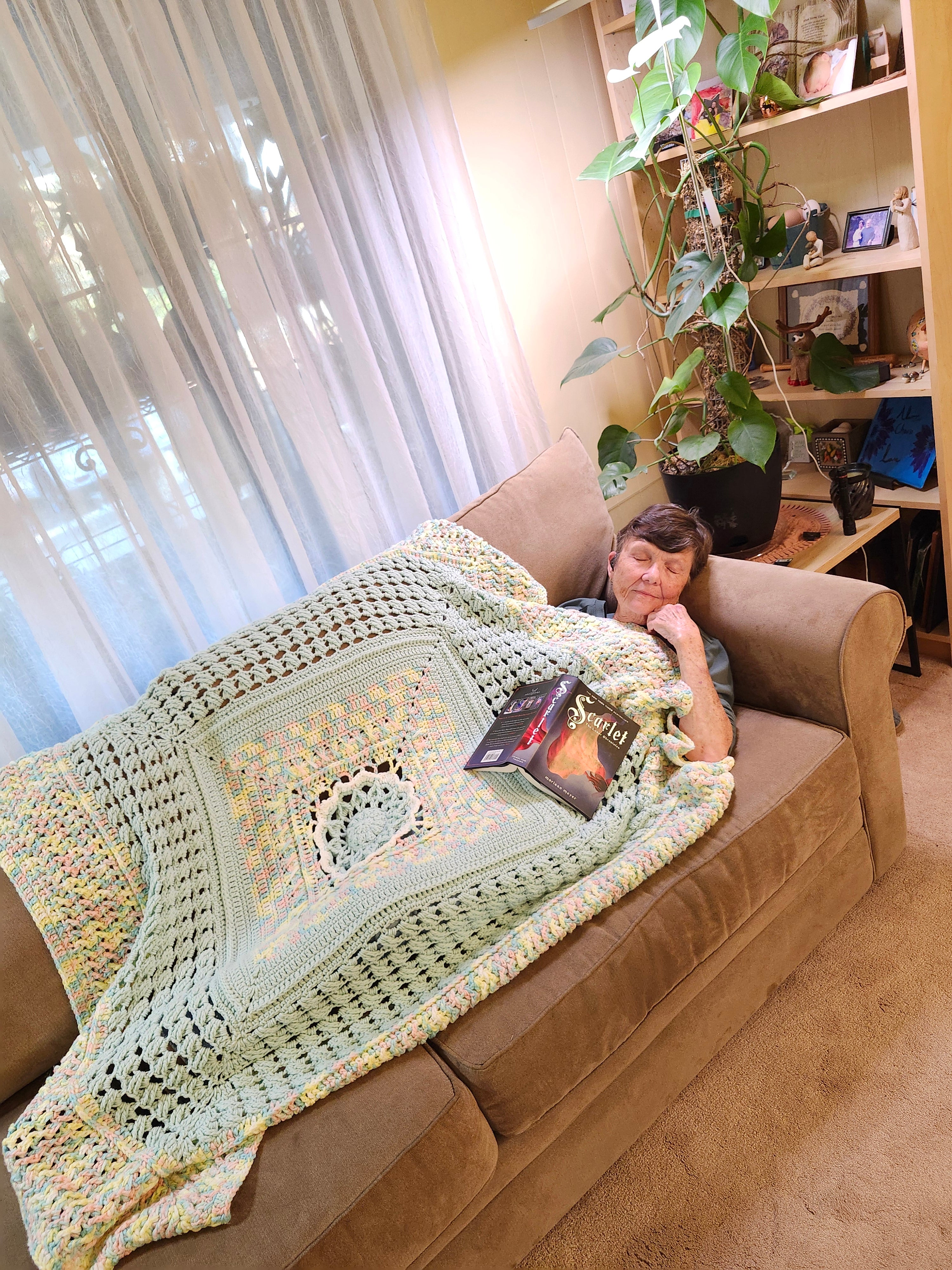 🌞 Sunburst Crochet Blanket – Handmade 49” Square | 70” Diagonal