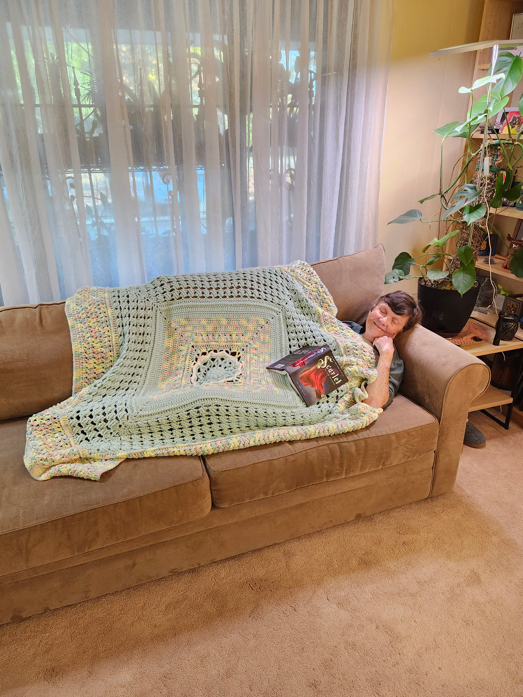 🌞 Sunburst Crochet Blanket – Handmade 49” Square | 70” Diagonal